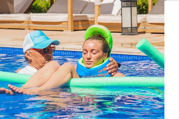 1-Hour of osteopathy in the swimming pool in Marrakech. - Photo 1 of 6