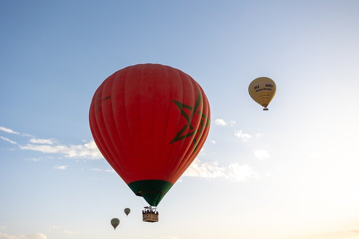 Hot air balloon flight in the desert of Marrakech in front of the atlas - Photo 1 of 14