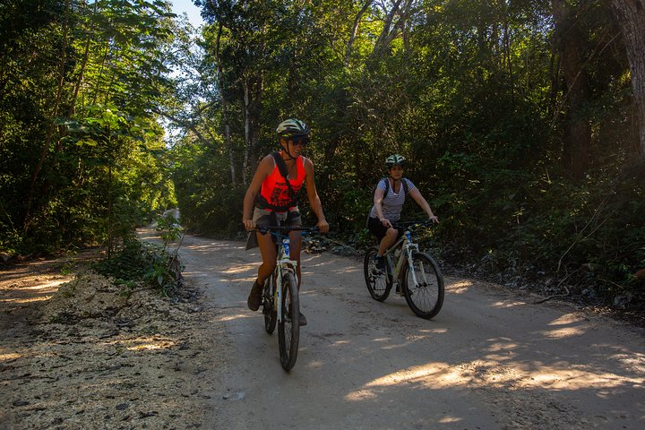 Cenote trail 