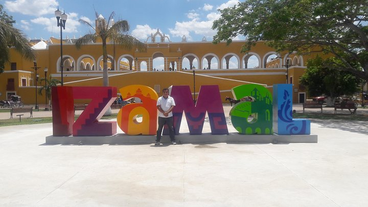 IZAMAL is one of the two magical towns that Yucatan has. One of its characteristics is that its historic center is all painted yellow.