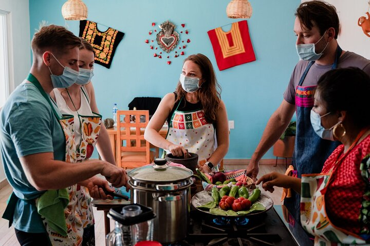 Cooking classes from the Isthmus with a Tehuana - Photo 1 of 12