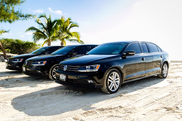 Departure in Luxury Sedan from Cancun Hotels to the Airport - Photo 1 of 4