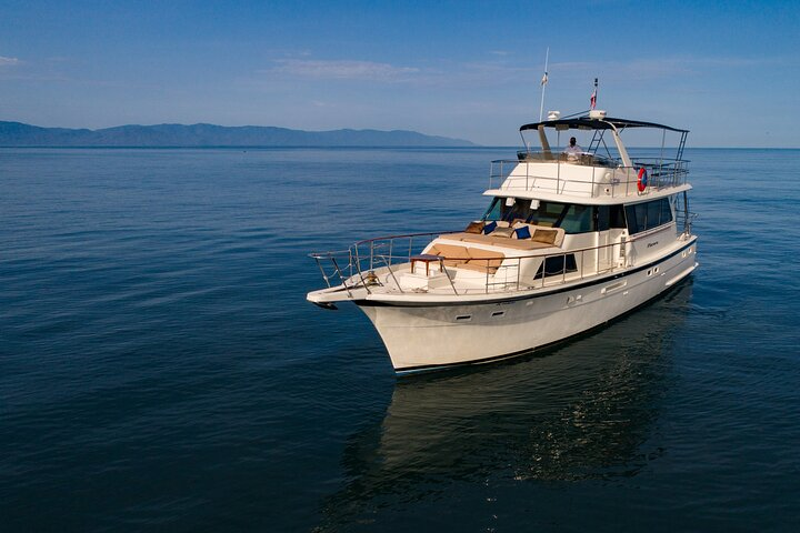 Hatteras 58-61' Luxury Yacht in Puerto Vallarta & Nuevo Nayarit - Photo 1 of 18