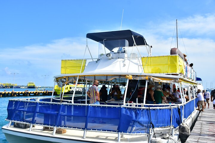 Isla Mujeres Unlimited! Fun & Party with transportation - Photo 1 of 24