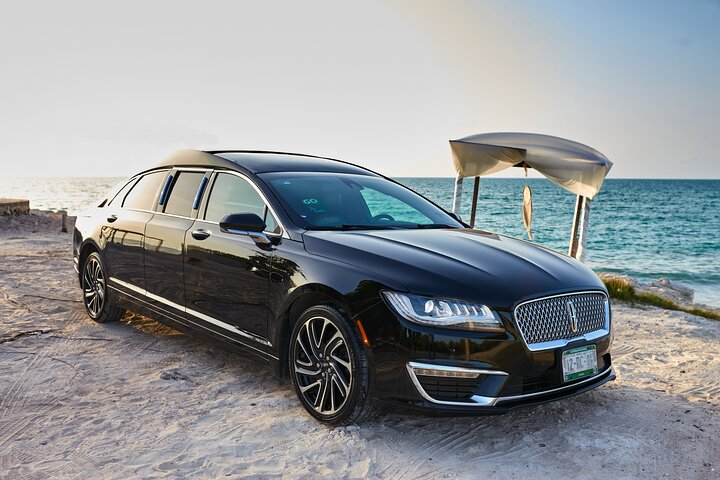 Lincoln Strecth Limo from Costa Mujeres to Cancun Airport - Photo 1 of 7