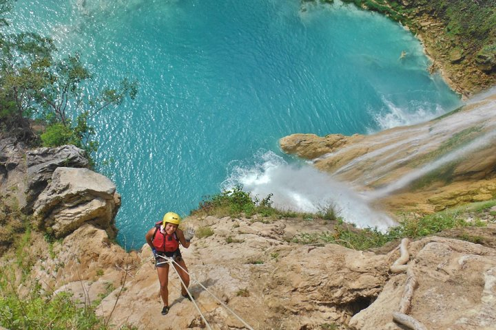 Rappelling beside Minas Viejas