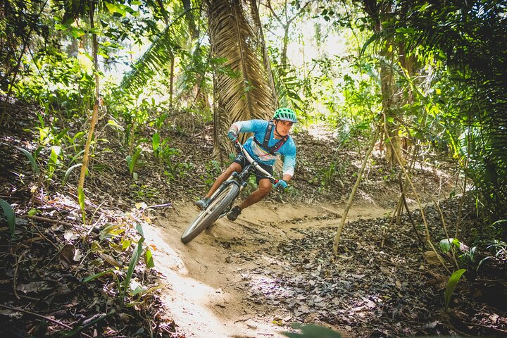 SINGLETRACK MOUNTAIN BIKE - Guided through the jungle - Photo 1 of 9