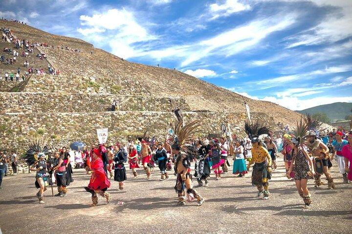 Let us guide you around then Great City of Teotihuacan!!