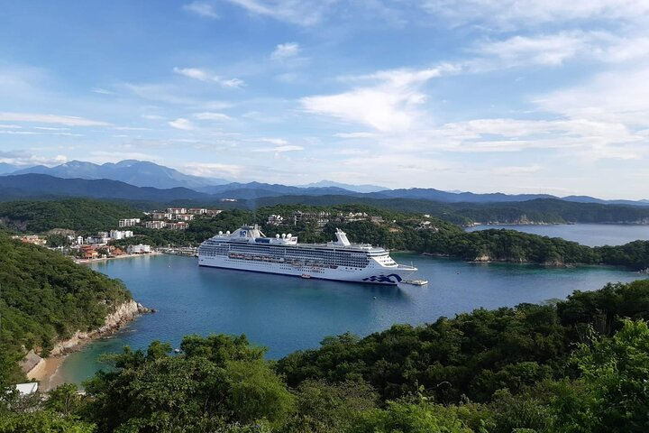 The bays of Huatulco and it's beautiful surroundings areas. - Photo 1 of 17