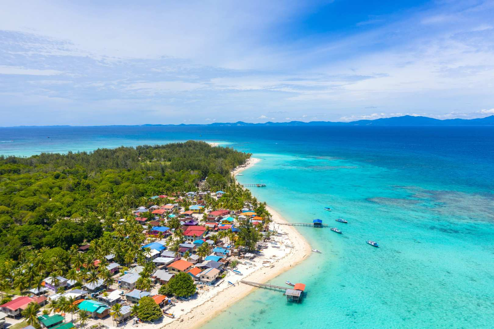 2D1N Mantanani Island Snorkeling Cosy Shared Tour with Meals & Accommodation | Sabah - Photo 1 of 10