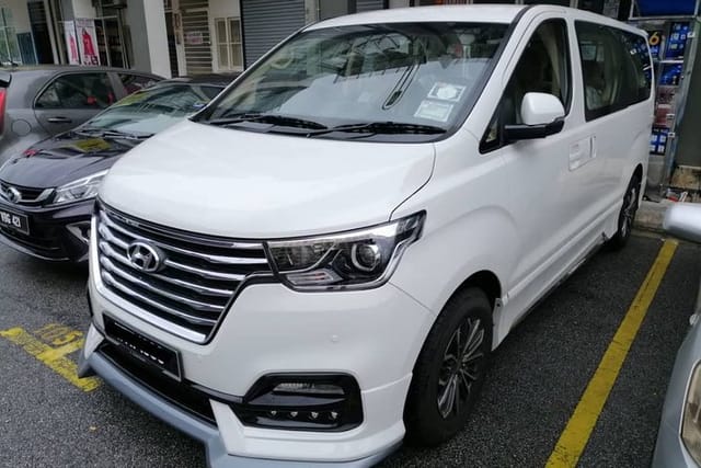 HYUNDAI STAREX ROYALE BRAND NEW , SEATS 8-9 COMFORTABLY
