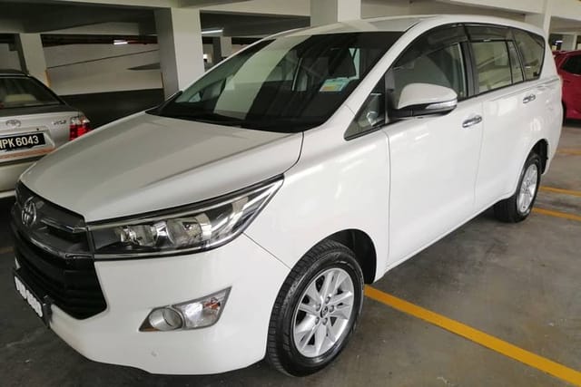 TOYOTA INNOVA CRSTA LATEST MODEL,SEATS 5 COMFORTABLY
