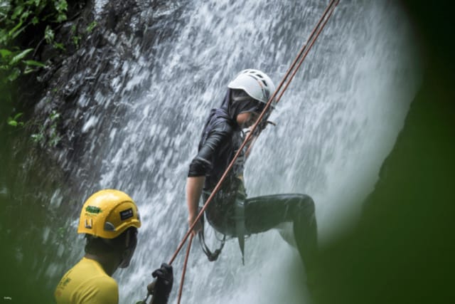 langkawi-waterfall-abseiling-malaysia_1