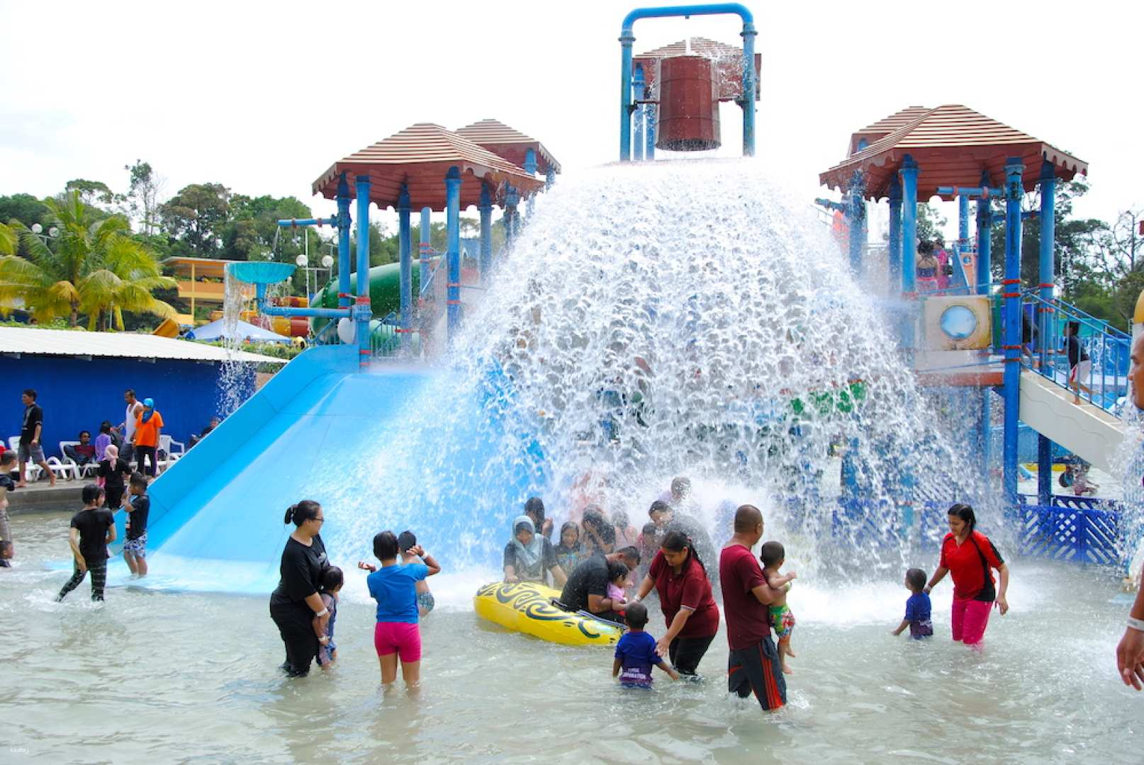 Melaka Wonderland Water Theme Park Ticket and Lake Activities - Photo 1 of 10