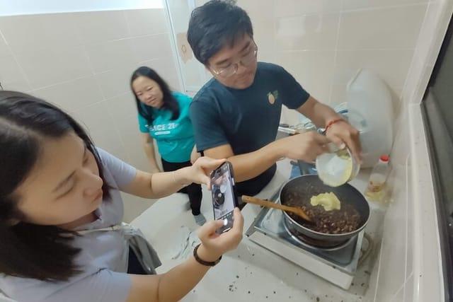 Stir frying Nanyang Coffee