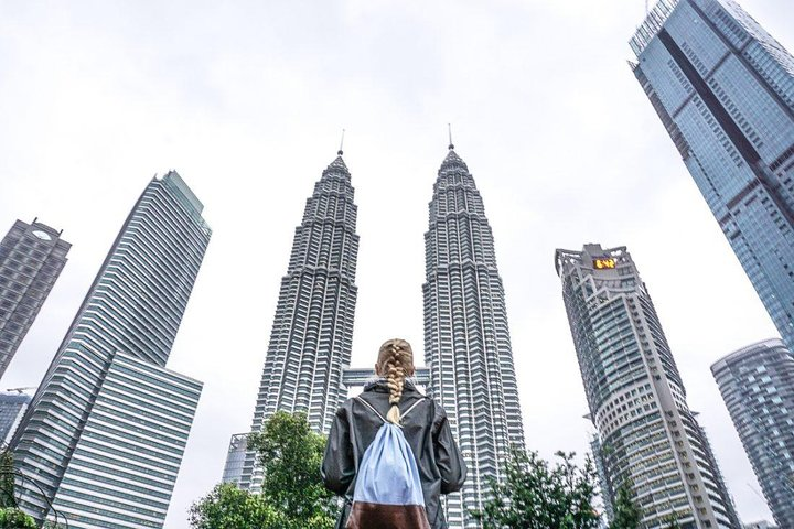 Petronas Twin Tower during day