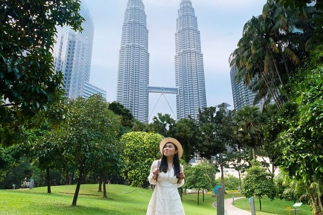 Private Kuala Lumpur Photoshoot Outside Petronas Tower - Photo 1 of 5