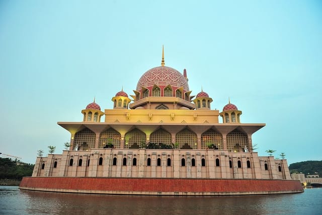 Putrajaya and River Cruise Tour (SIC Tour) *child below 3yrs NOT allowed* - Photo 1 of 5