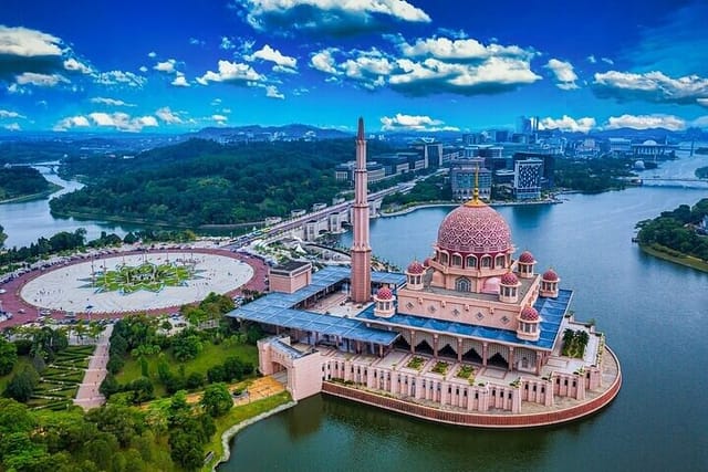 Putrajaya Open Air Tour from Kuala Lumpur with Sight SeeingCruise - Photo 1 of 16