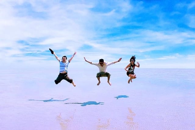 Taking cool memories by the Sky mirror