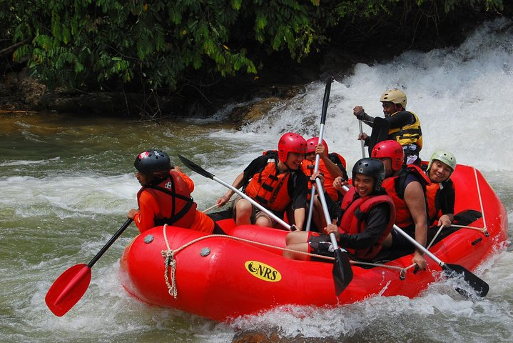 Fun group photo of water rafting