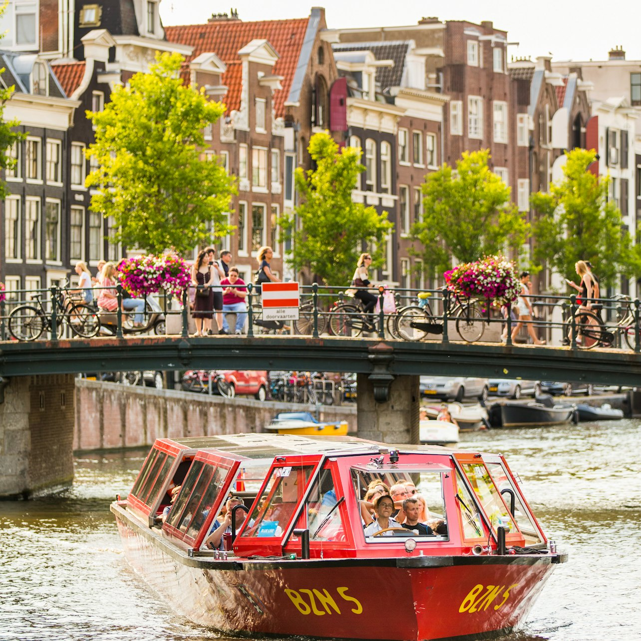 Hop-on Hop-off Boat Amsterdam - Photo 1 of 11