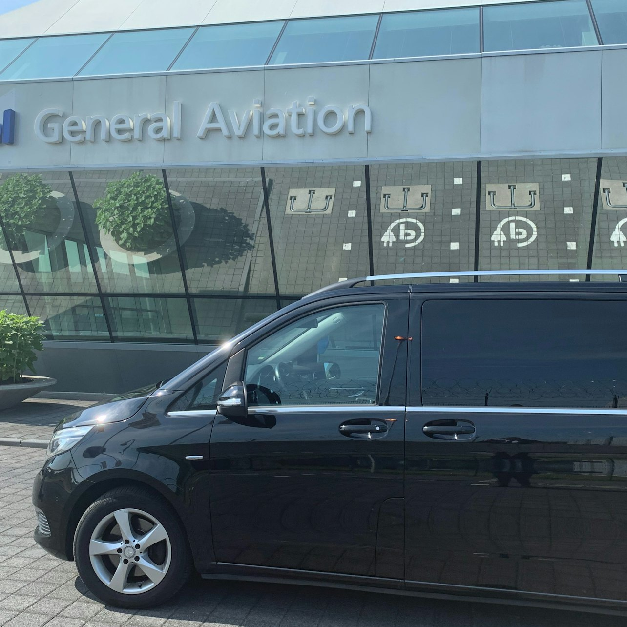 Private Airport Transfer from / to Amsterdam Schiphol Airport and Rotterdam Area - Photo 1 of 3