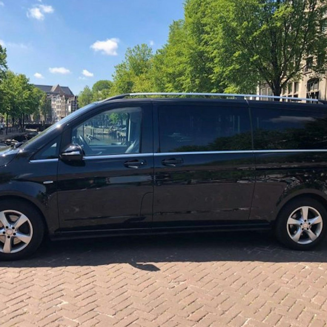 Private Airport Transfer from / to Amsterdam Schiphol Airport and The Hague Area - Photo 1 of 3