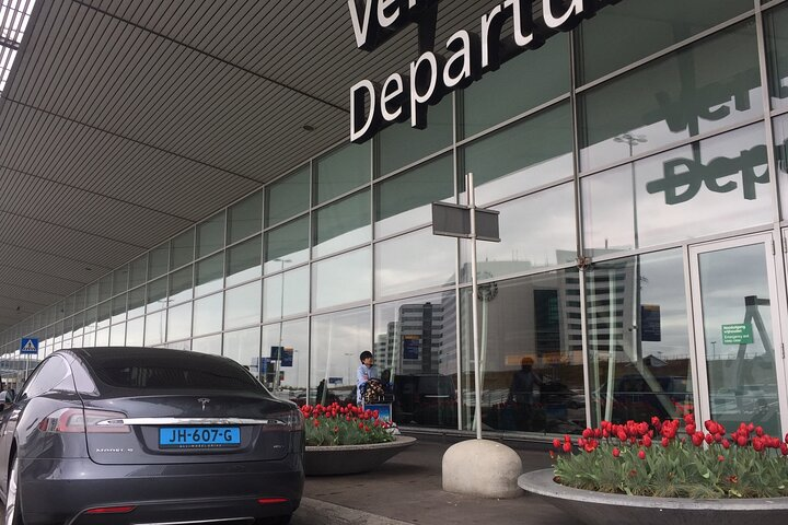 Zero Emission Tesla Taxi Transfer from The Hague to Schiphol Airport  - Photo 1 of 8