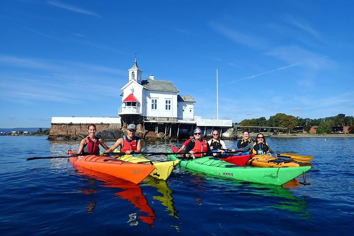 In front of the Dyna Lighthouse