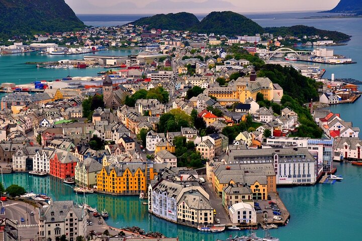 An amazing walking tour of Art Nouveau town Alesund - Photo 1 of 5