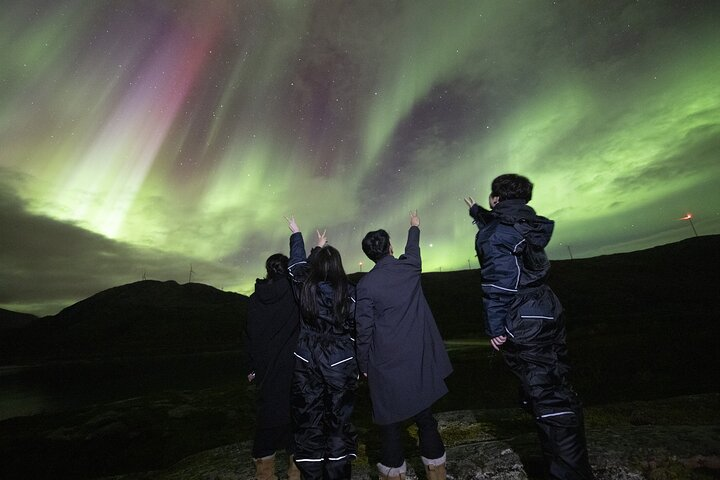 Nothern lights chase with included items and rental options for your comfort during our tours.