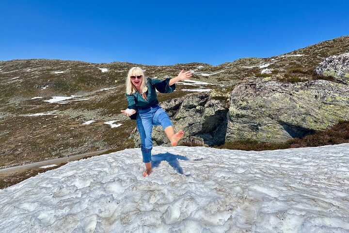 Trollstigen, 1000m above sea level. Meet winter in July!