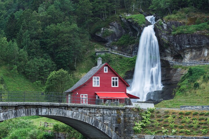 Picture Perfect Steinsdalsfossen