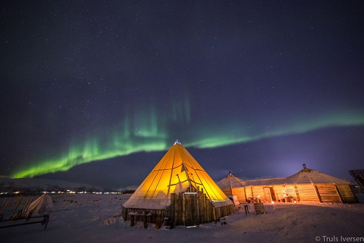 Camp under northern lights