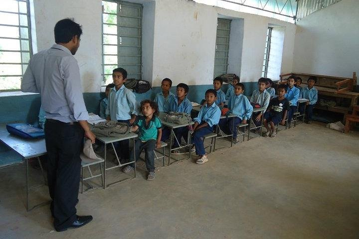 Teaching in the Class room by our volunteer