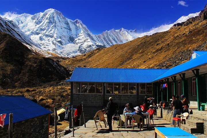 Lodges with Mt Annapurna on the nackground