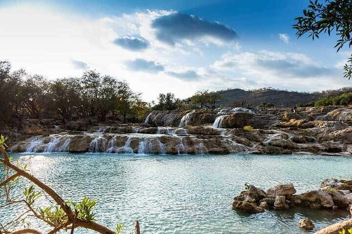 The beautiful countryside to the east of Salalah is dotted with fascinating historical and scenic spots that are worth it.