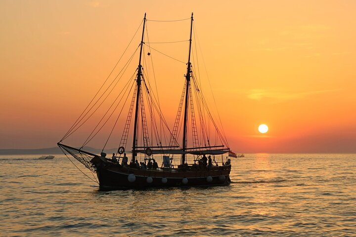 Evening Sunset Dhow Cruise Tour - Muscat - Photo 1 of 9