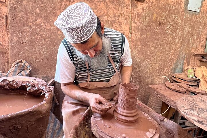 Exclusive Lesson of Omani Clay Pottery - Photo 1 of 4