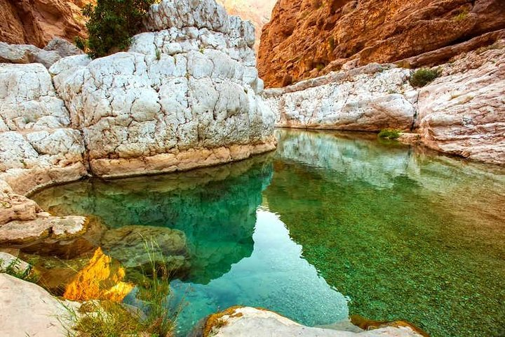 Wadi shab and Sinkhole adventure - Photo 1 of 12