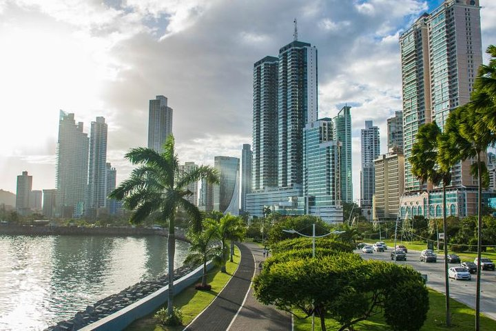 (Minimum 2 Pax to reserve) In this adventure you will know the modern city of Panama, its shopping centers, the causeway of Amador and the old city "PANAMÁ LA VIEJA".