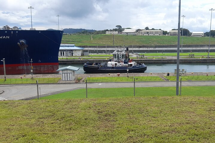 Boats passing the canal 