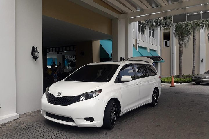 hotel pick up/drop off, nice and comfortable car