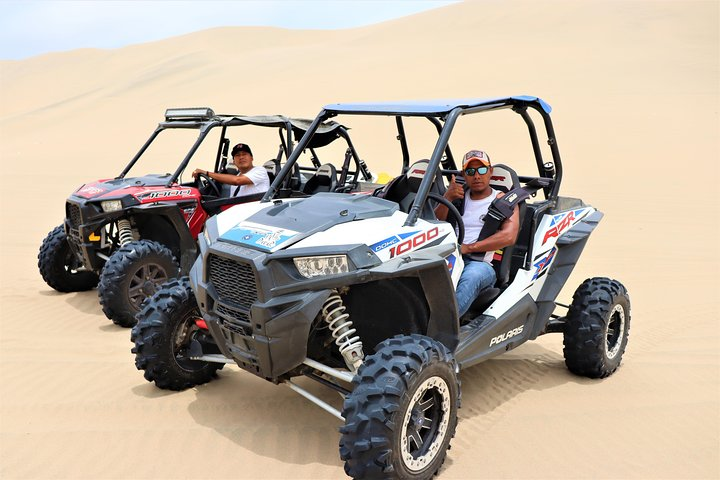 Off-road vehicle / 1 hour tour through Huacachina's desert