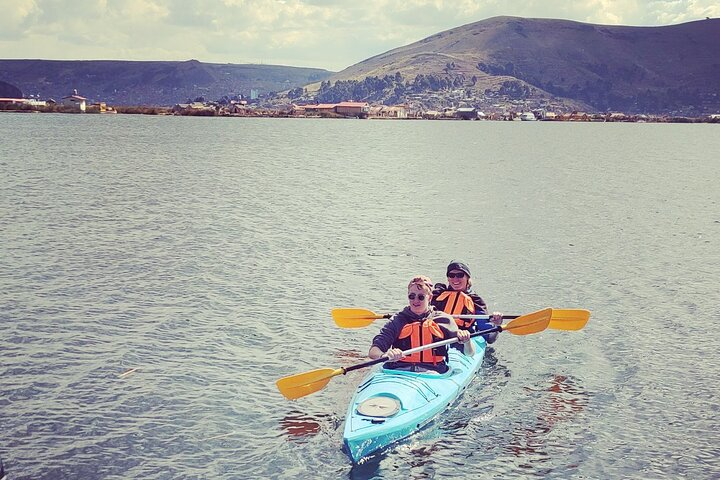 3 Hour Guided Kayaking Tour in Lake Titicaca - Photo 1 of 7