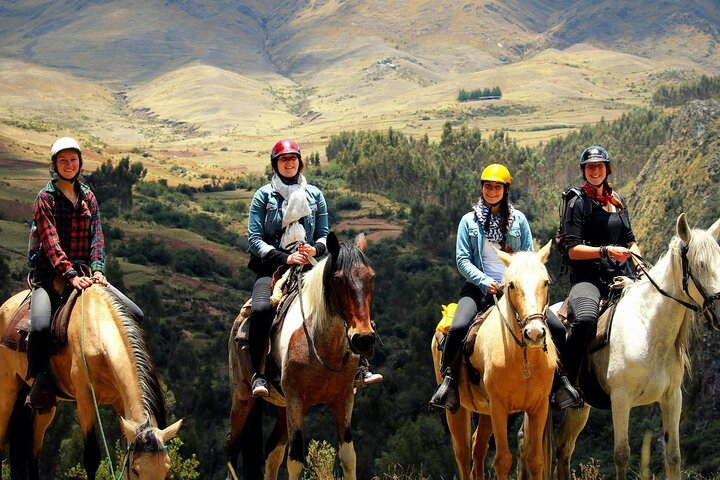 Horseback Riding in Miradores del Valle del Cusco, Perú - Photo 1 of 8