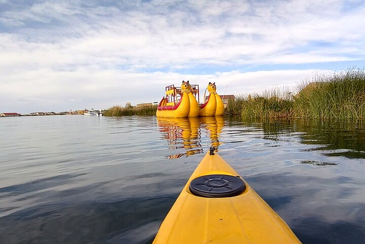 kayak uros mas conexión con isla Taquile  - Photo 1 of 6