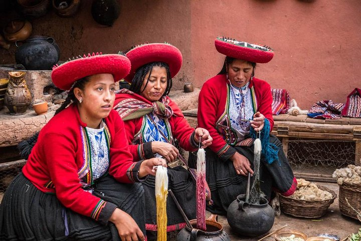 Local women dyeing fabric at Chinchero 