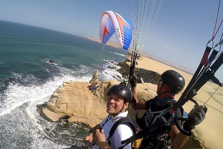 Paragliding Flight at Paracas National Reservation - Photo 1 of 6